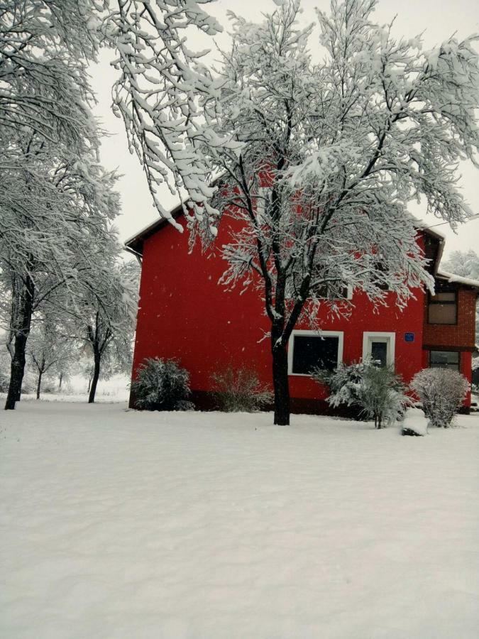 Holiday Home Modric Otočac Buitenkant foto
